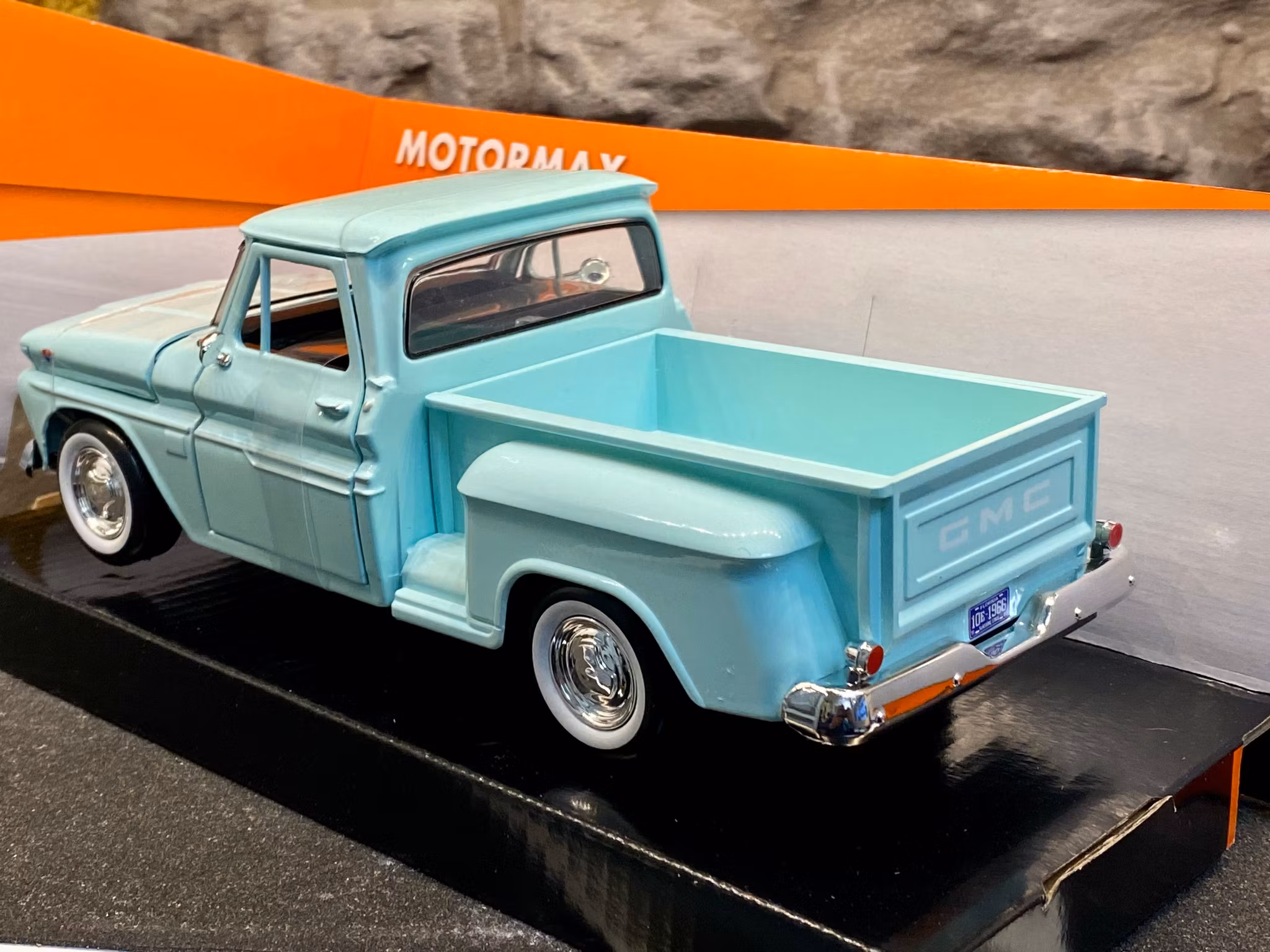 Skala 1/24: Skrot?/Scrap? 1966 GMC C1000 Fenderside Pickup, Mintgreen fr Motormax