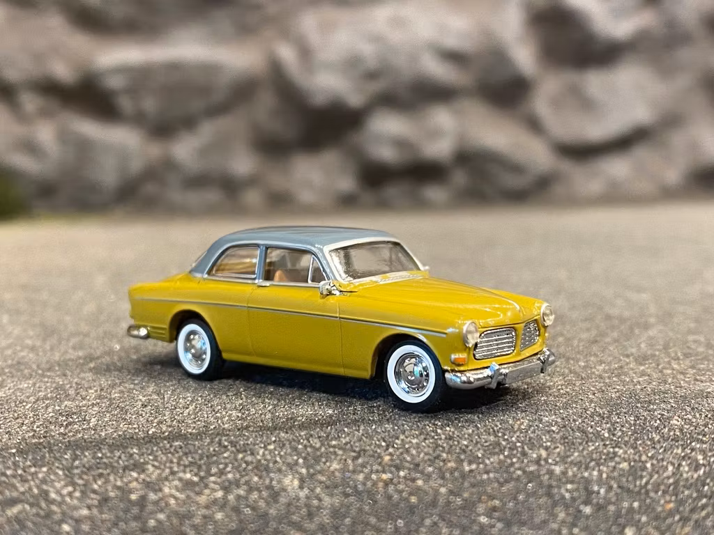 Skala 1/87 H0 - Volvo Amazon, Dark yellow w grey roof fr Brekina