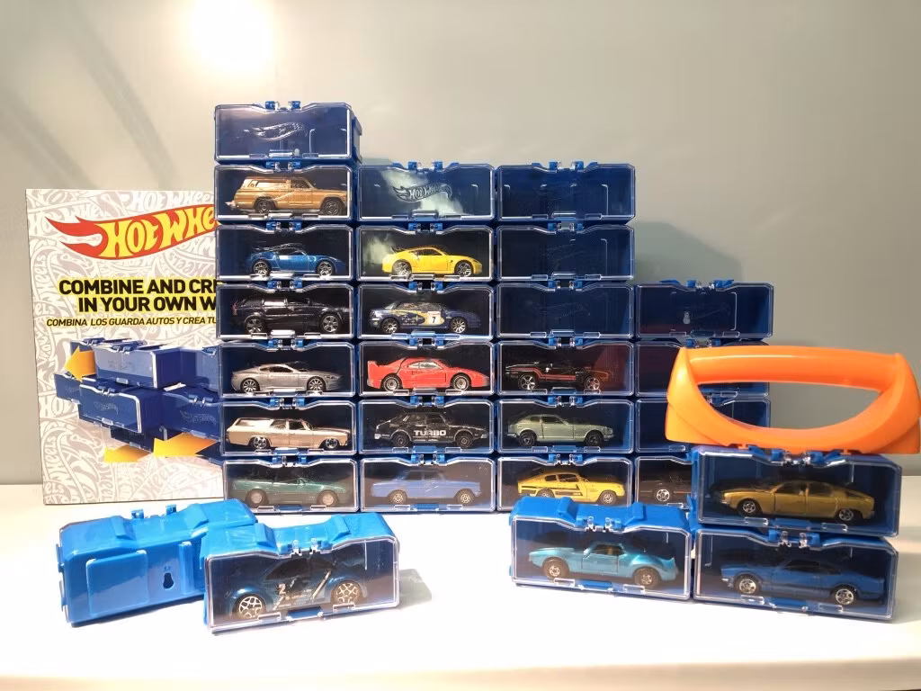Scale 1/64, 28-pack Hot Wheels Modules/Cases, Multibrick Car Case