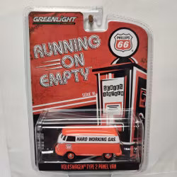 Skala 1/64 Greenlight "Running on Empty" Volkswagen Type 2 Panel Van "Hard Working Gas" Ser.16