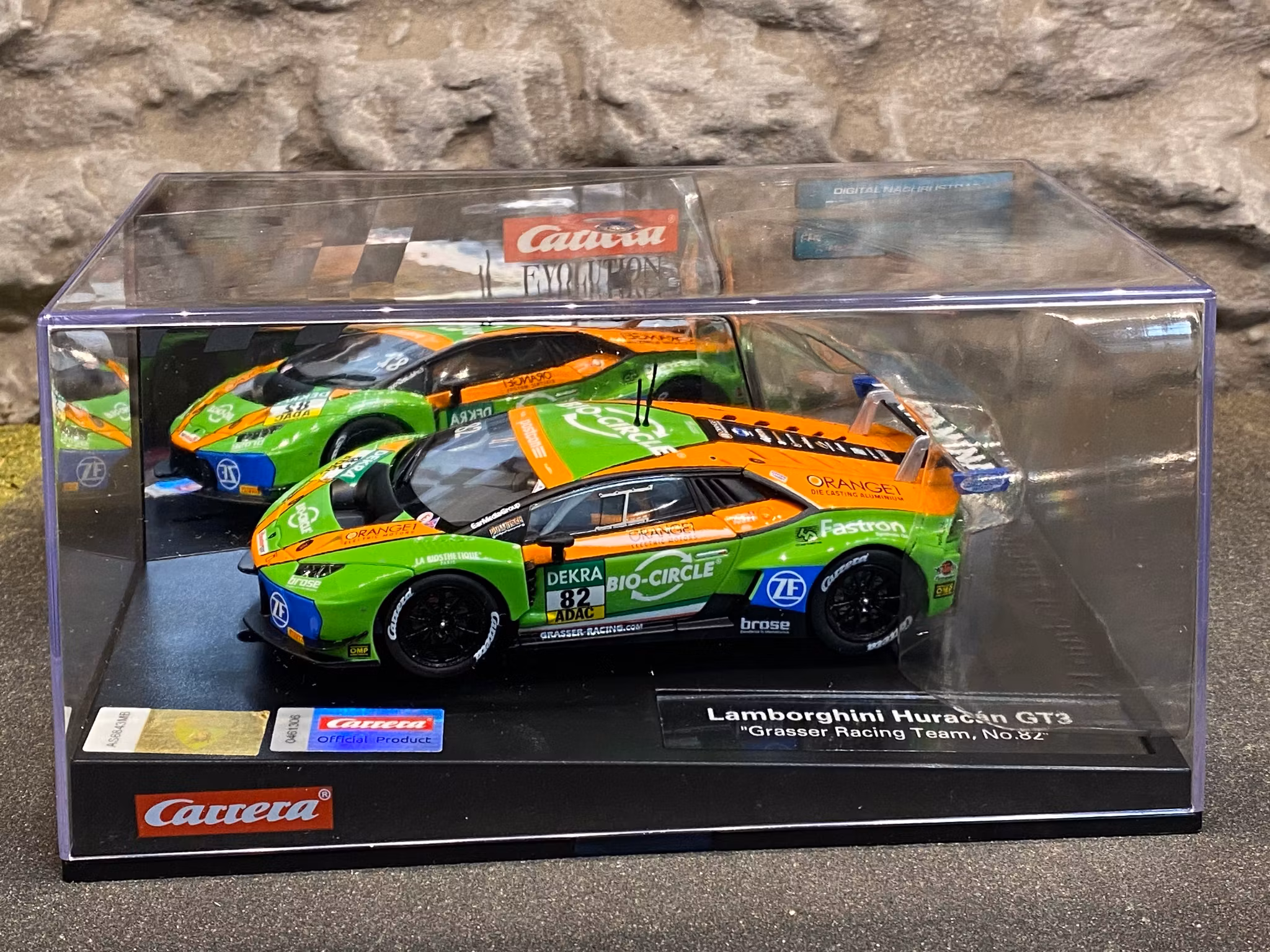 Skala 1/32 Analogue Slotcar fr Carrera: Lamborghini Huracán GT3 Grasser Racing Team #82