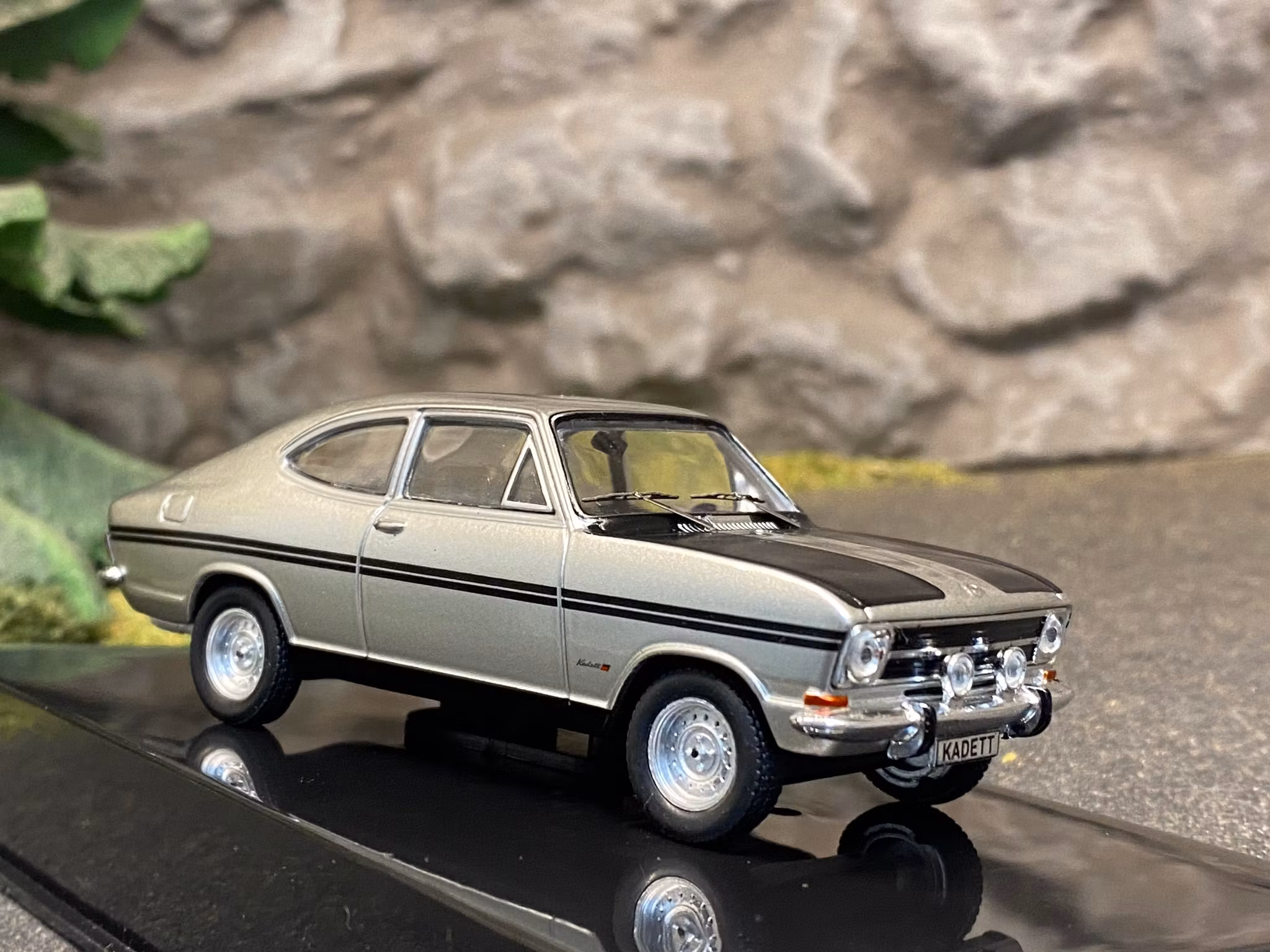 Skala 1/43 - Opel Kadett B Coupe Rallye 67' Silver fr IXO-models