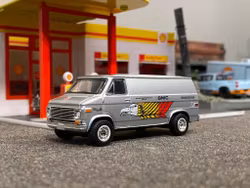 Skala 1/64 - Gorgeous GMC Vandura 76' fr GreenLight Exclusive