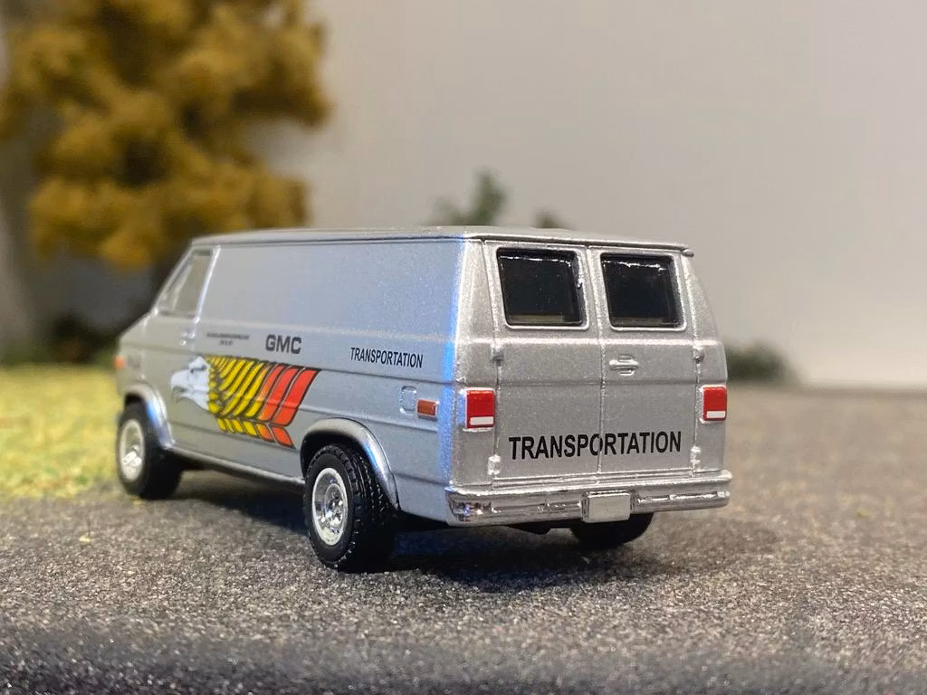 Skala 1/64 - Gorgeous GMC Vandura 76' fr GreenLight Exclusive