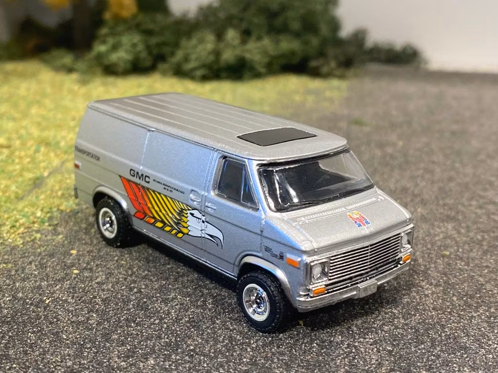 Skala 1/64 - Gorgeous GMC Vandura 76' fr GreenLight Exclusive
