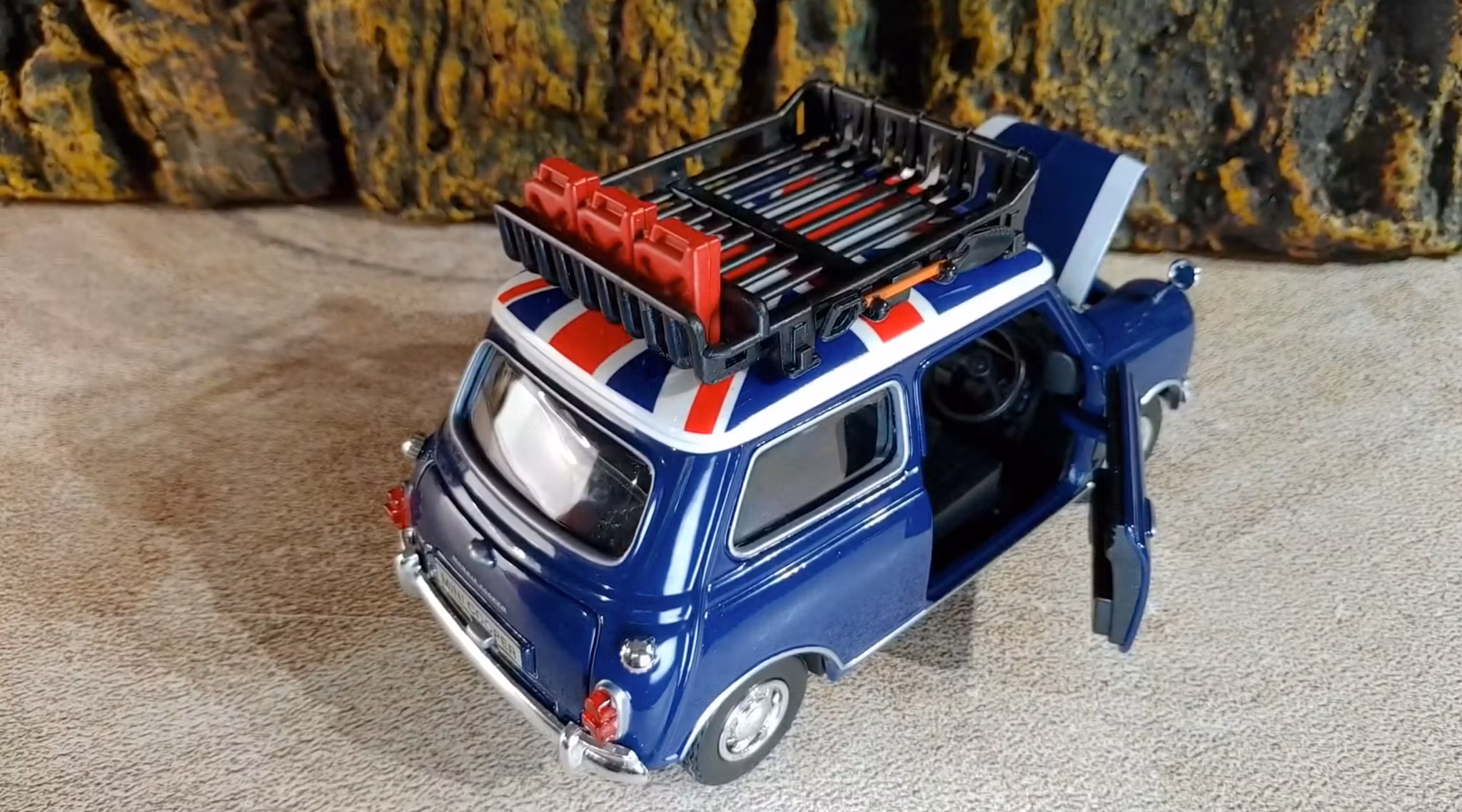 Skala 1/18 Morris Mini Cooper 1961-67  Brittish flag, etc fr MotorMax
