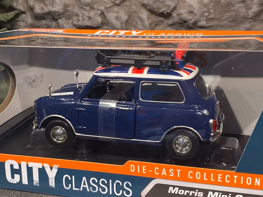Skala 1/18 Morris Mini Cooper 1961-67  Brittish flag, etc fr MotorMax