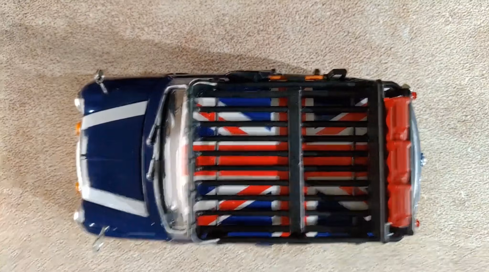 Skala 1/18 Morris Mini Cooper 1961-67  Brittish flag, etc fr MotorMax