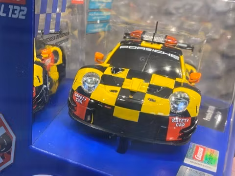 Skala 1/32 Digital/Analog slotcar fr Carrera: Porsche 911 RSR Safety Car