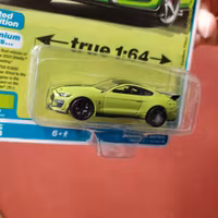 Skala 1/64 Shelby GT-500 Carbon Fiber TrackPack Rel.2 Ver.A från AUTO WORLD Lim ed