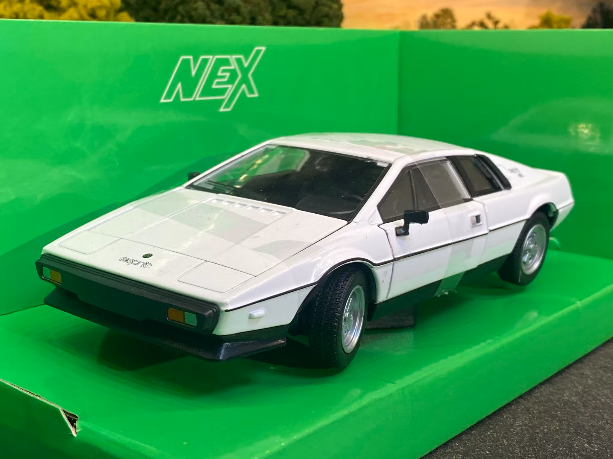 Skala 1/24 Lotus Esprit Type 79, White fr Nex models / Welly Damaged box