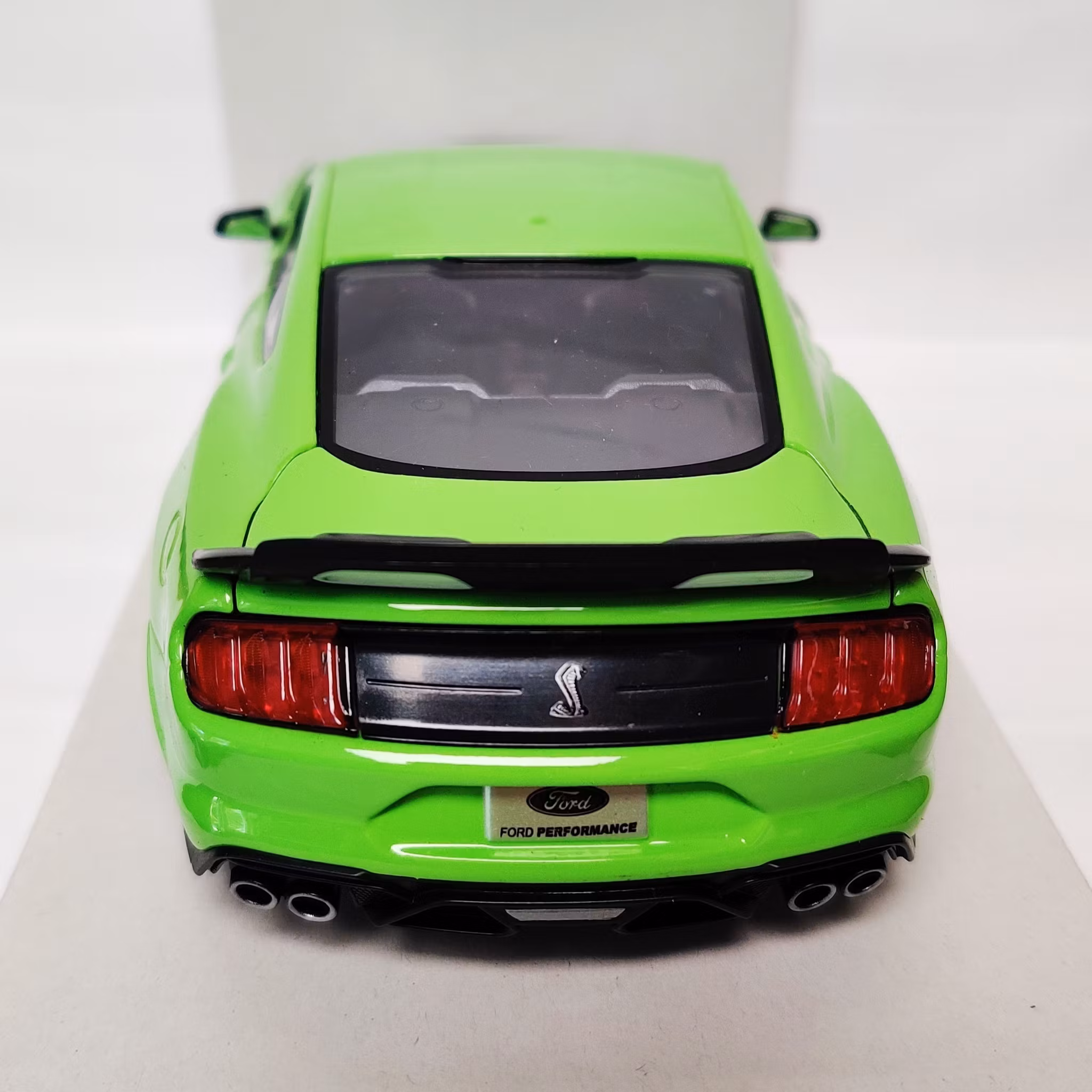 Skala 1/24 2020 Ford Mustang Shelby GT500 green fr Maisto Special Edition