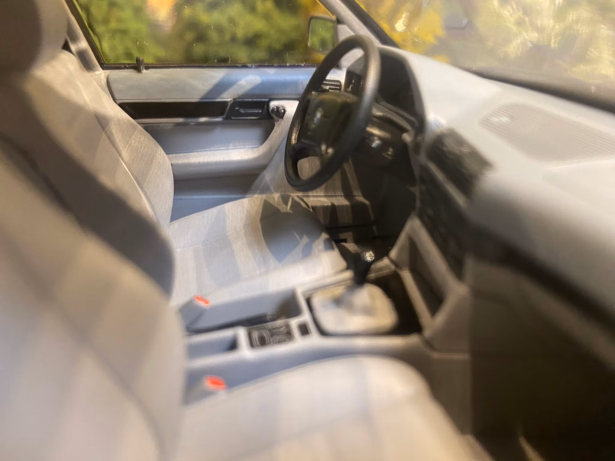 Skala 1/18 BMW 5-series Touring E34 96' Techno Violet met fr Triple9 Collection