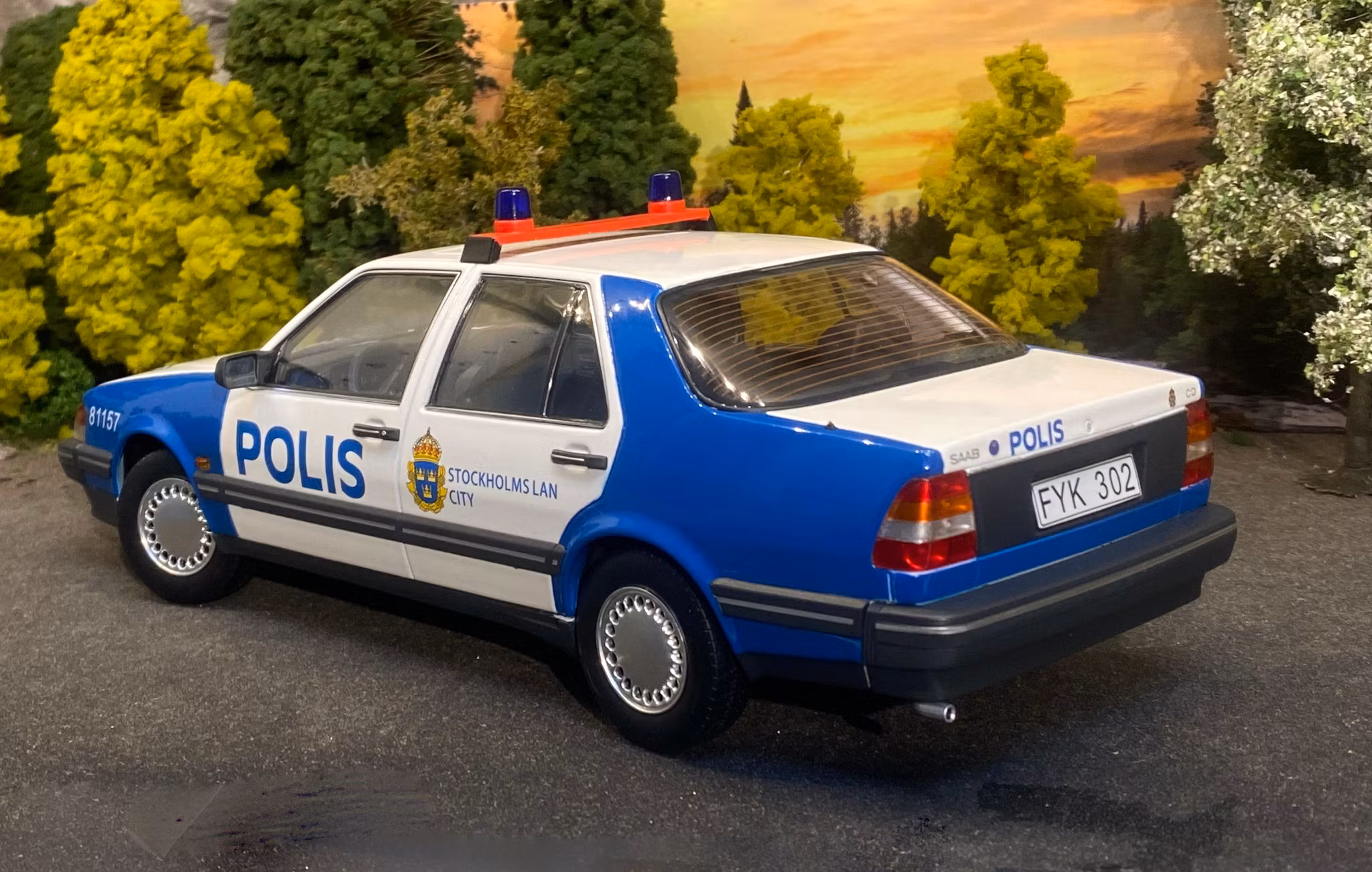 Tillfälle! Skala 1/18 SAAB 9000 CD, Polis, Stockholms län fr Triple9 Collection