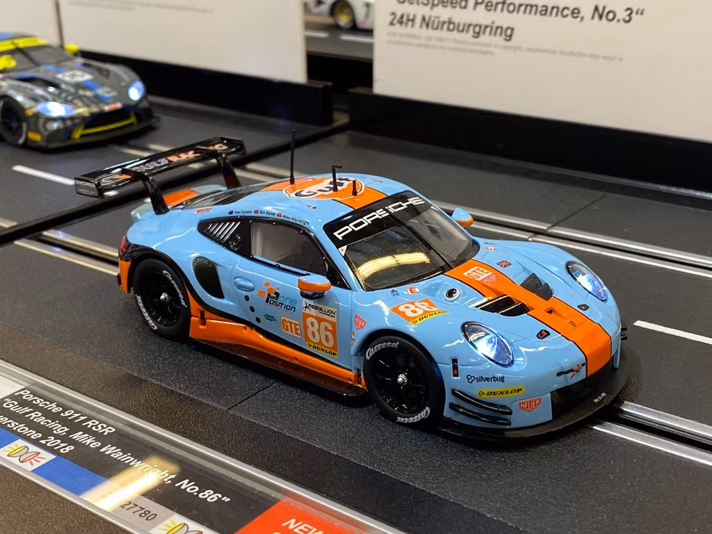 Skala 1/32 Analog slotcar fr Carrera: Porsche 911 RSR "Gulf Racing, Mike Wainwright, No.86", Silverstone 2018