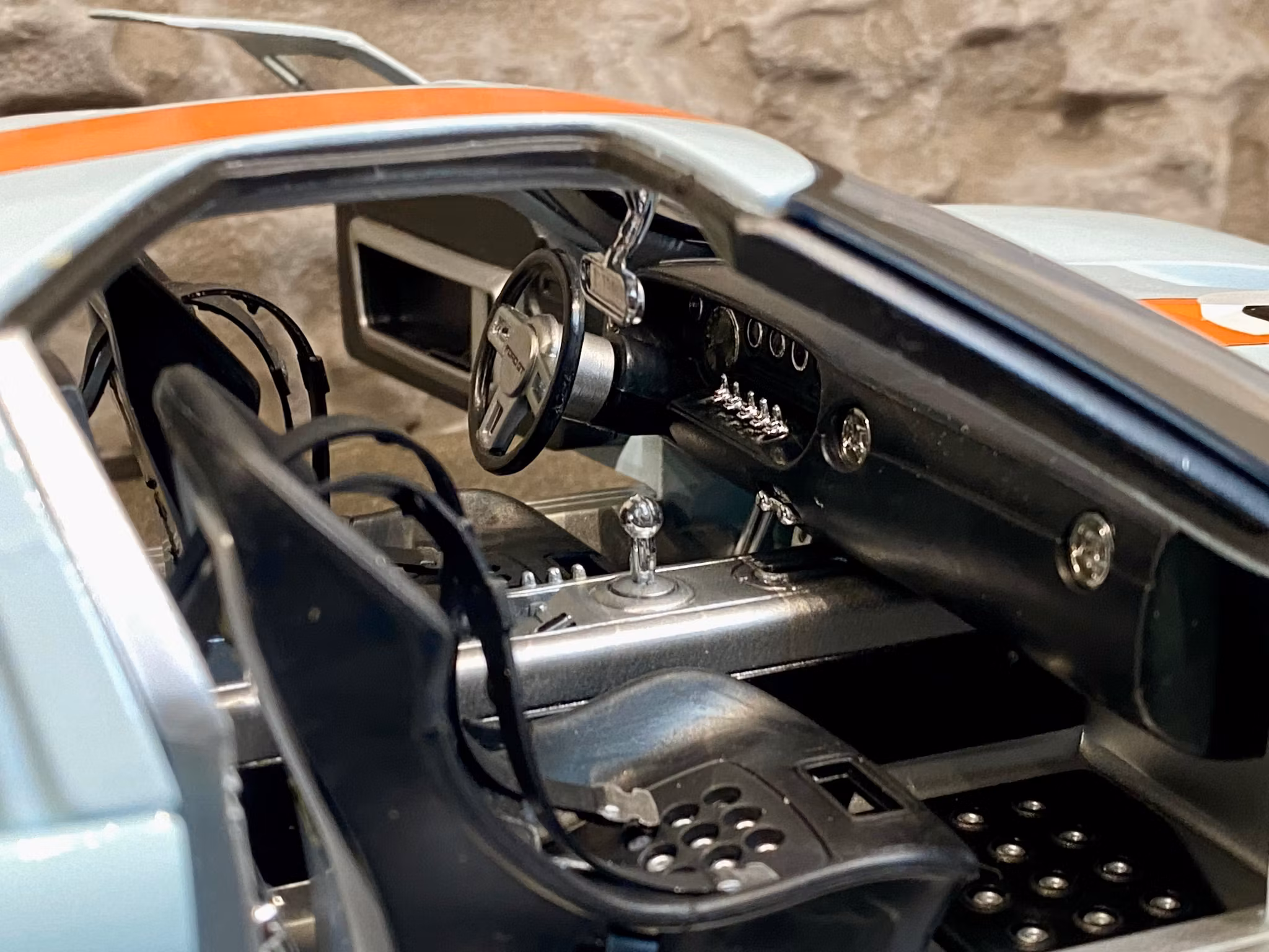 Skala 1/12 Stor & tung Ford GT Concept, "GULF" fr MotorMax