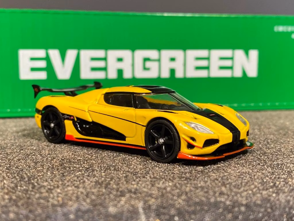 Skala 1/64 Exklusiv KOENIGSEGG AGERA RS, Gul/svart från TARMAC works