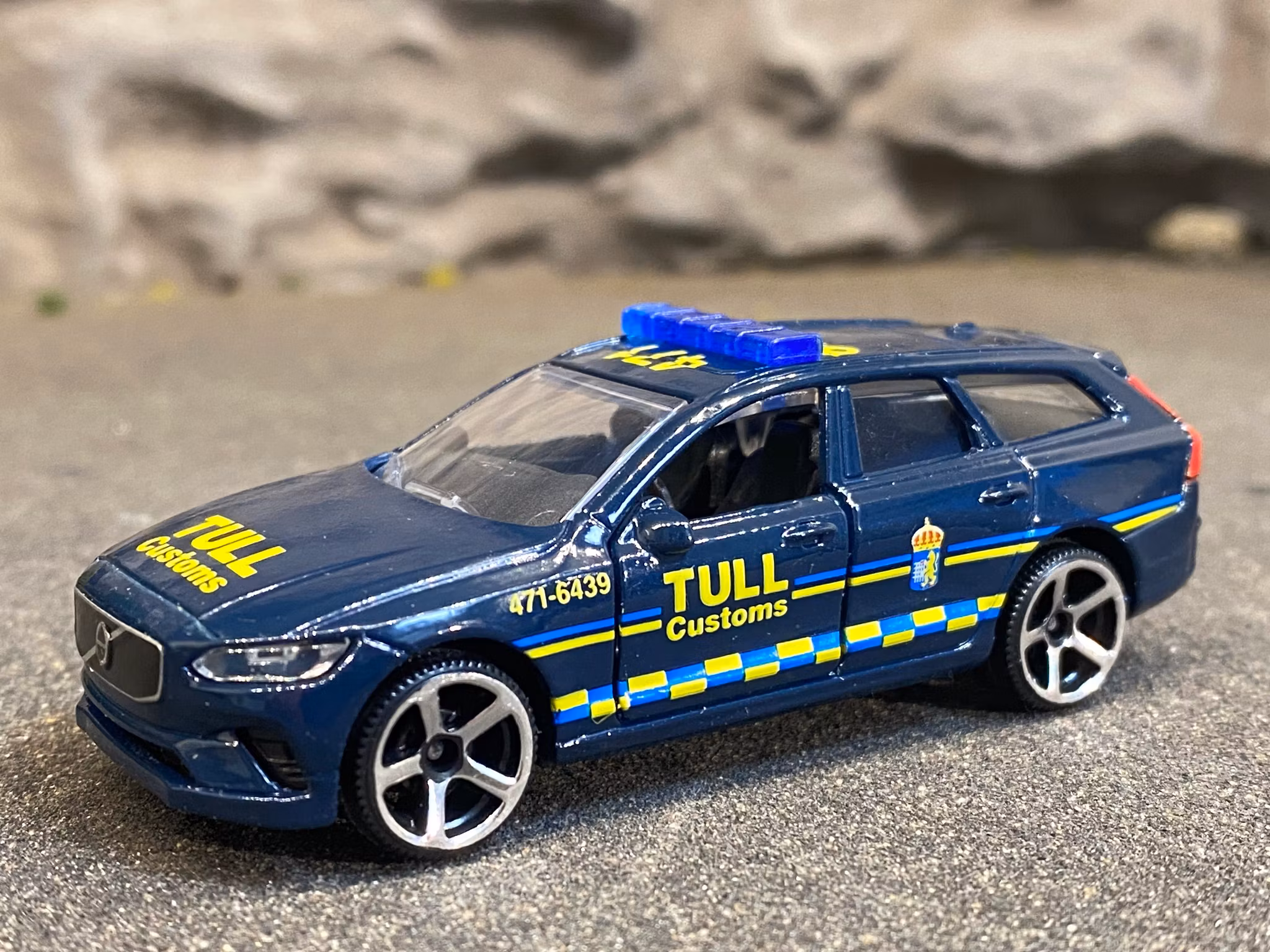 Skala 1/64 Volvo V90 Svenska Tullverket (Swedish Customs) fr Majorette