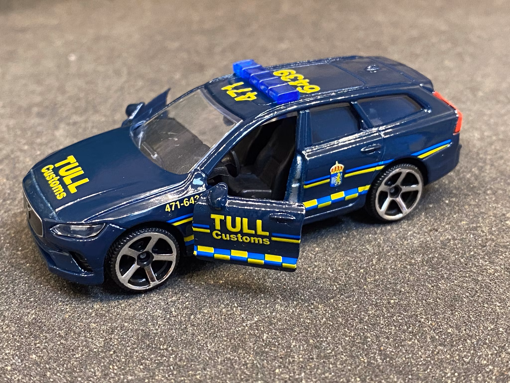 Skala 1/64 Volvo V90 Svenska Tullverket (Swedish Customs) fr Majorette