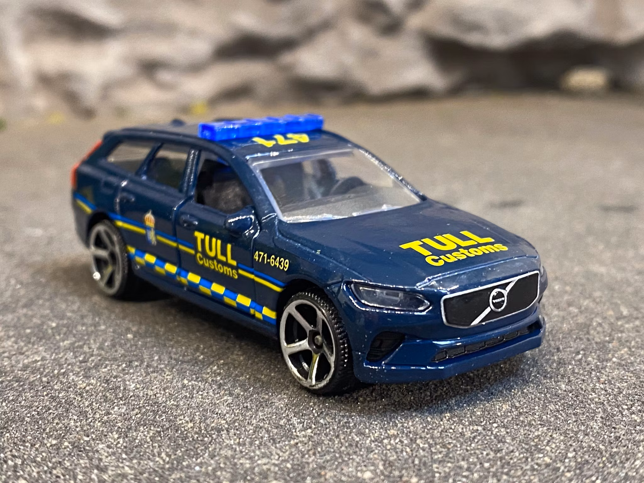 Skala 1/64 Volvo V90 Svenska Tullverket (Swedish Customs) fr Majorette
