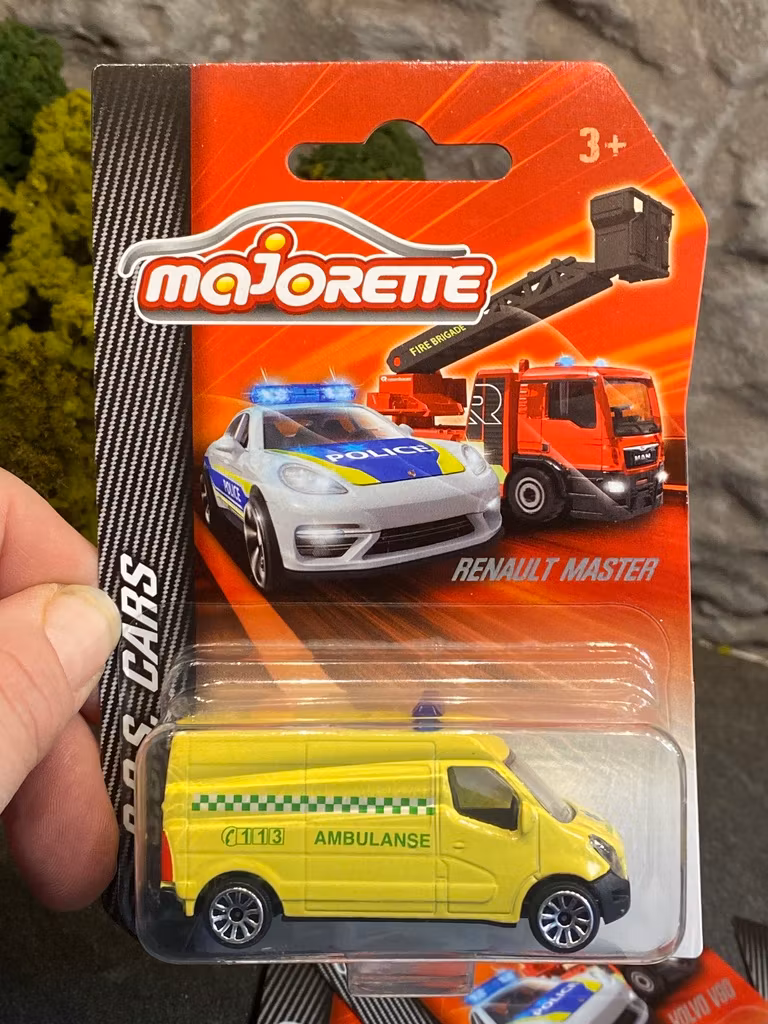 Skala 1/64 fr Majorette: Renault Master, Ambulanse "Norsk" Ambulans