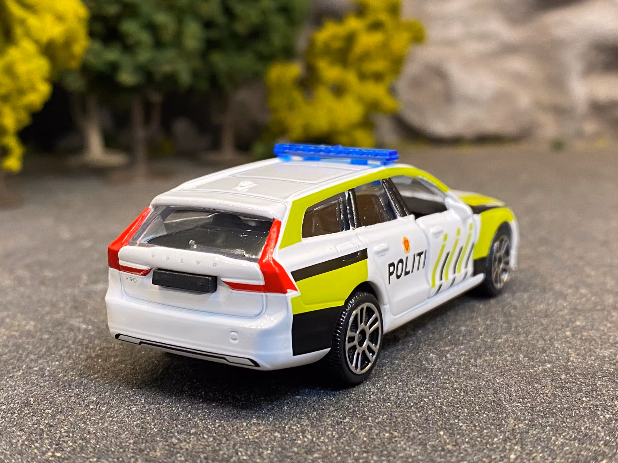 Skala 1/64 Volvo V90 Norsk Politi (Norwegian police car) fr Majorette