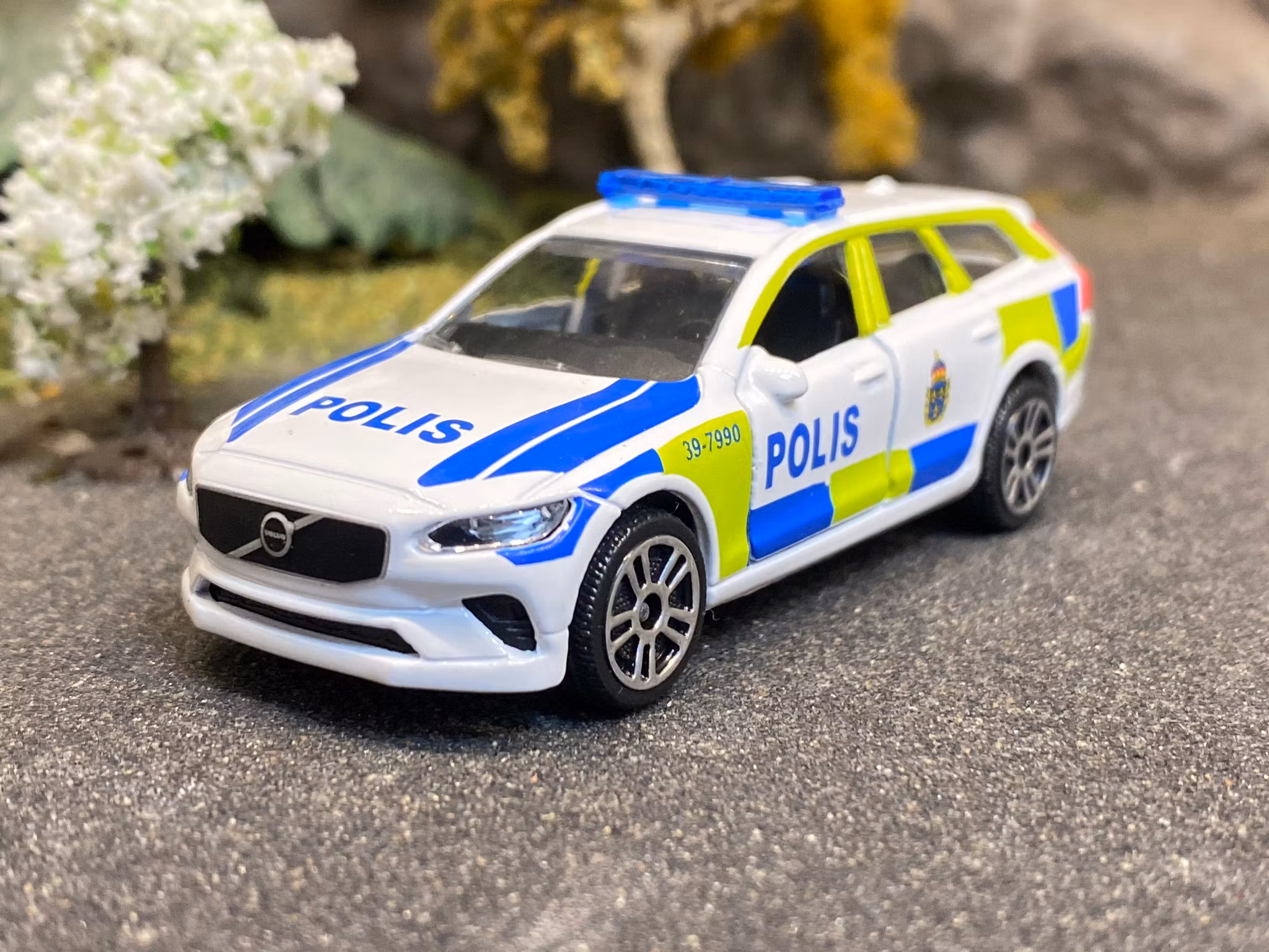 Skala 1/64 Volvo V90 Polis (Swedish police car) fr Majorette