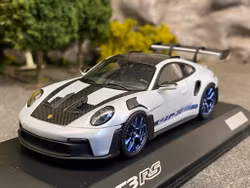 Skala 1/43 PORSCHE 911(992) GT3 RS, Ice grey fr SPARK Nr 152 of 2022