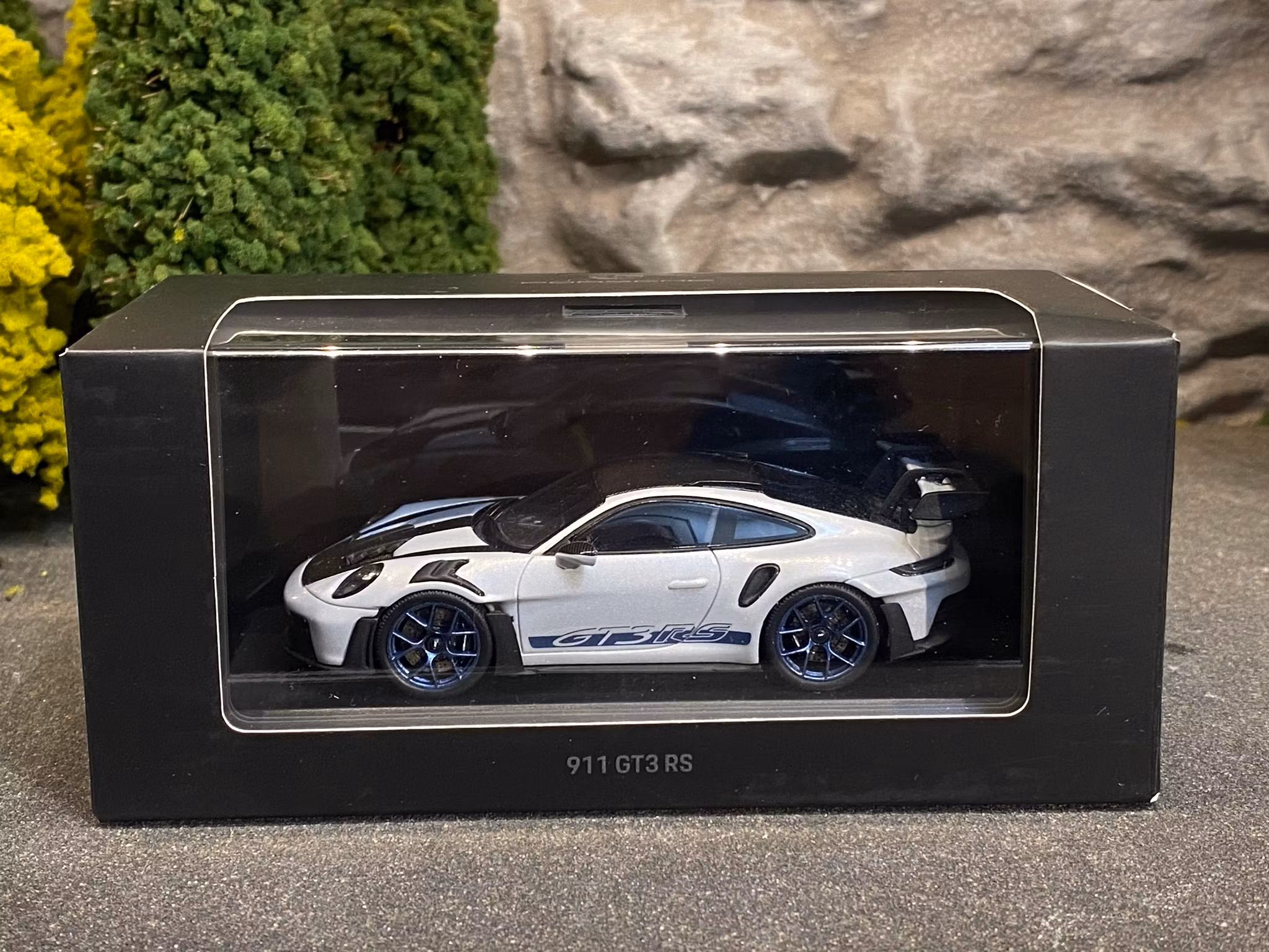 Skala 1/43 PORSCHE 911(992) GT3 RS, Ice grey fr SPARK Nr 152 of 2022