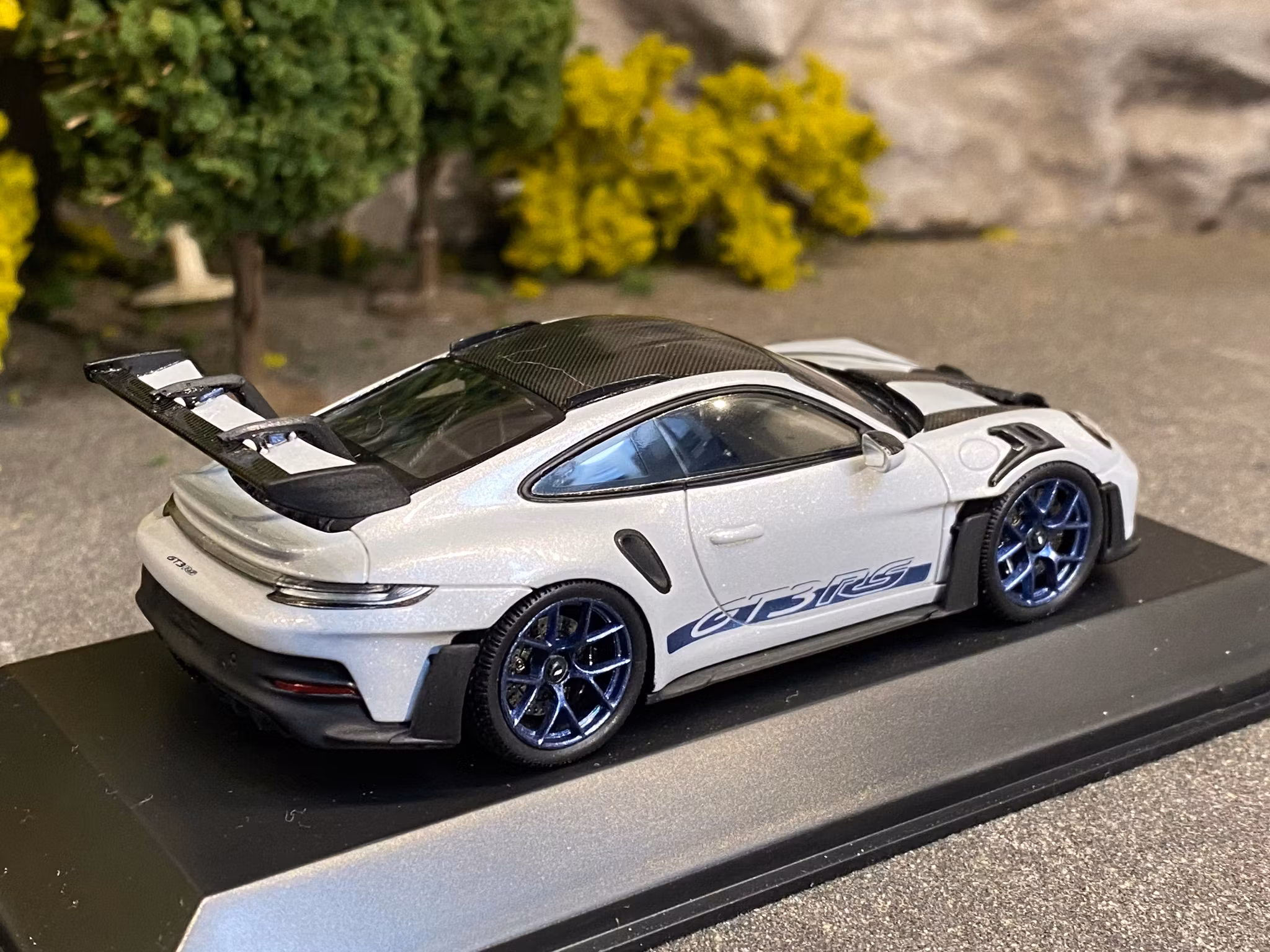 Skala 1/43 PORSCHE 911(992) GT3 RS, Ice grey fr SPARK Nr 152 of 2022