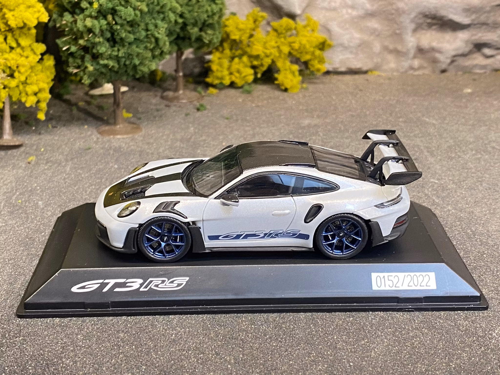 Skala 1/43 PORSCHE 911(992) GT3 RS, Ice grey fr SPARK Nr 152 of 2022