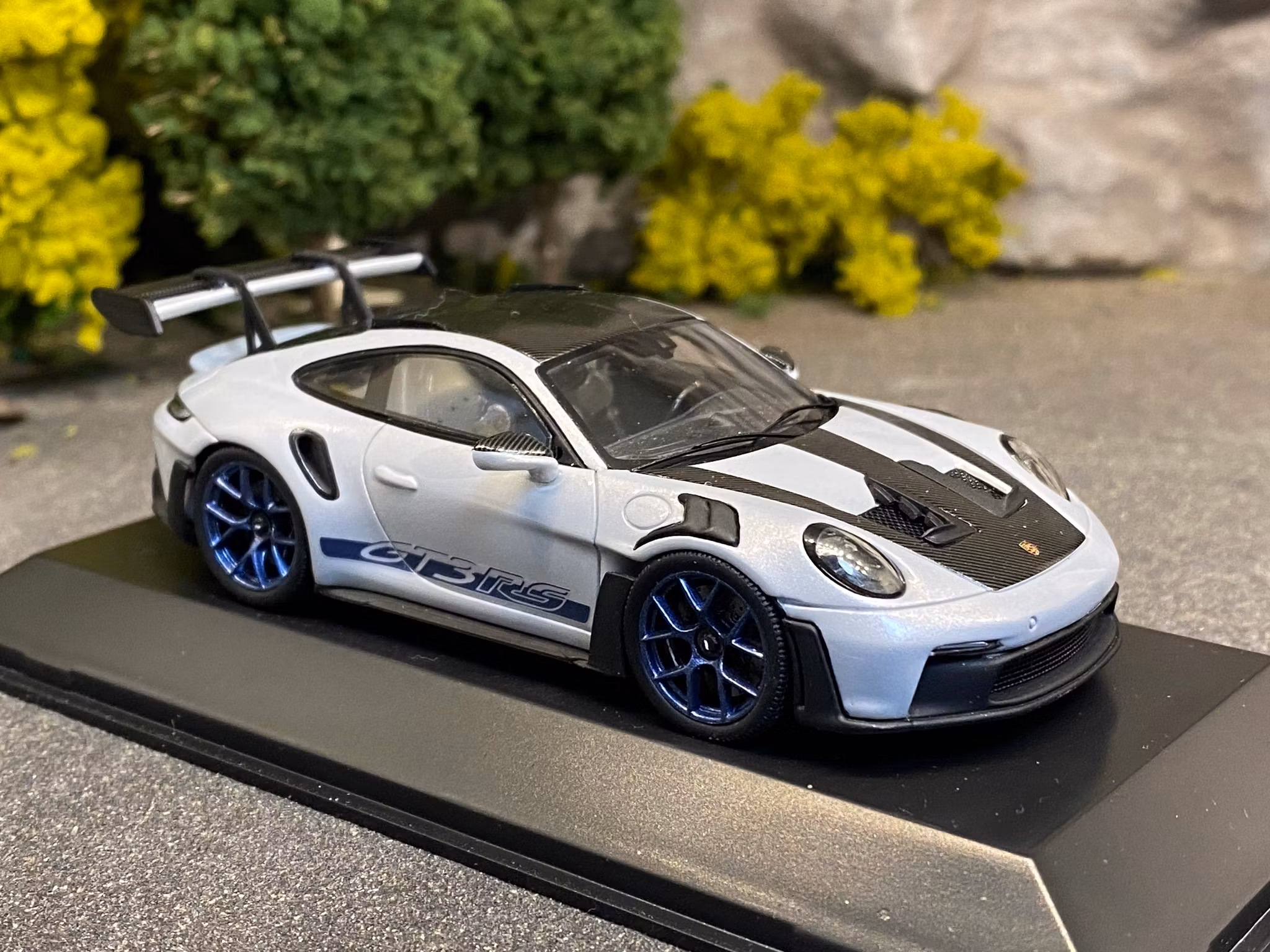 Skala 1/43 PORSCHE 911(992) GT3 RS, Ice grey fr SPARK Nr 152 of 2022