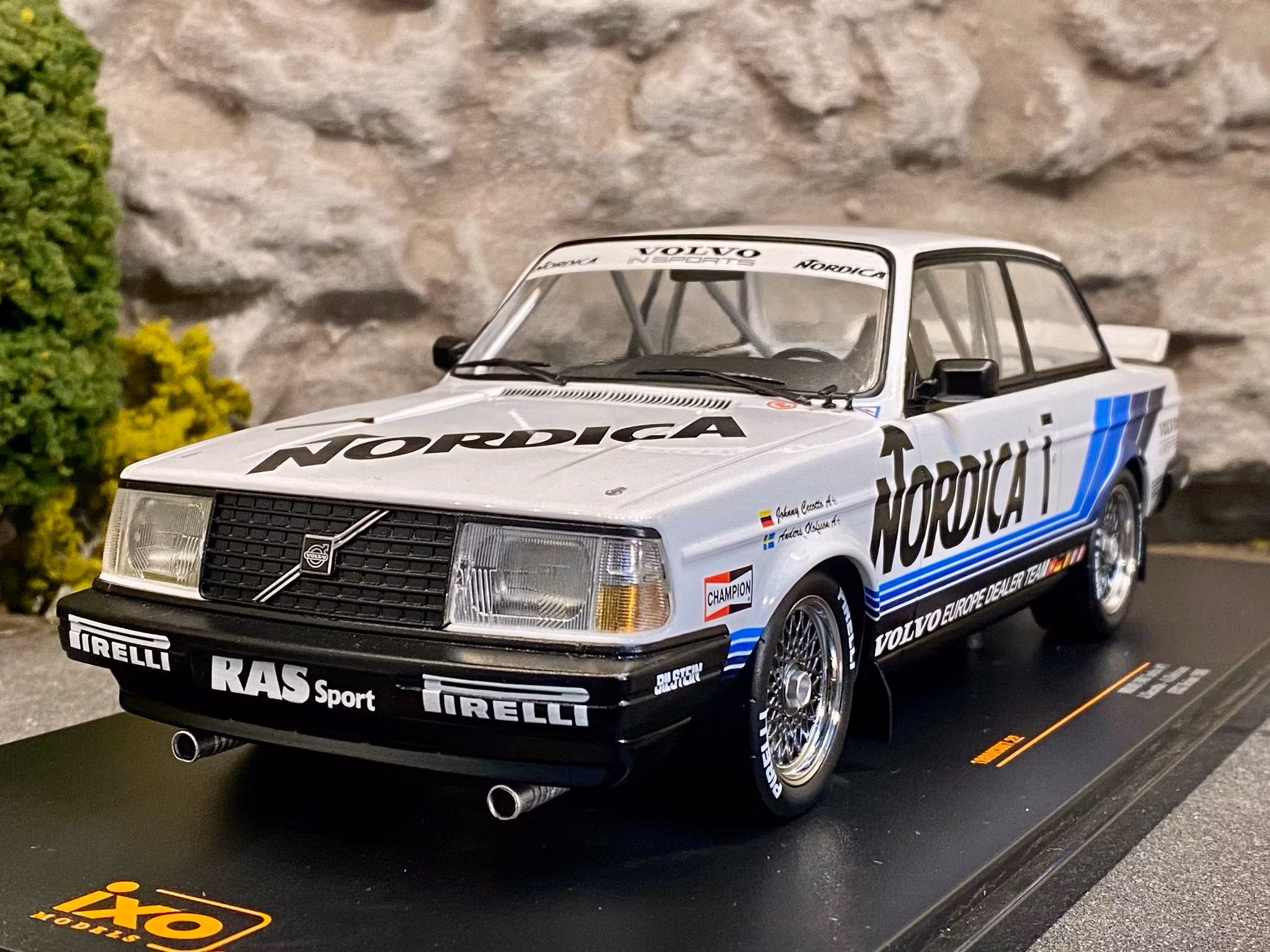 Skala 1/18 VOLVO 240 Turbo #1 Nordica ETCC, A Olofsson fr IXO Models