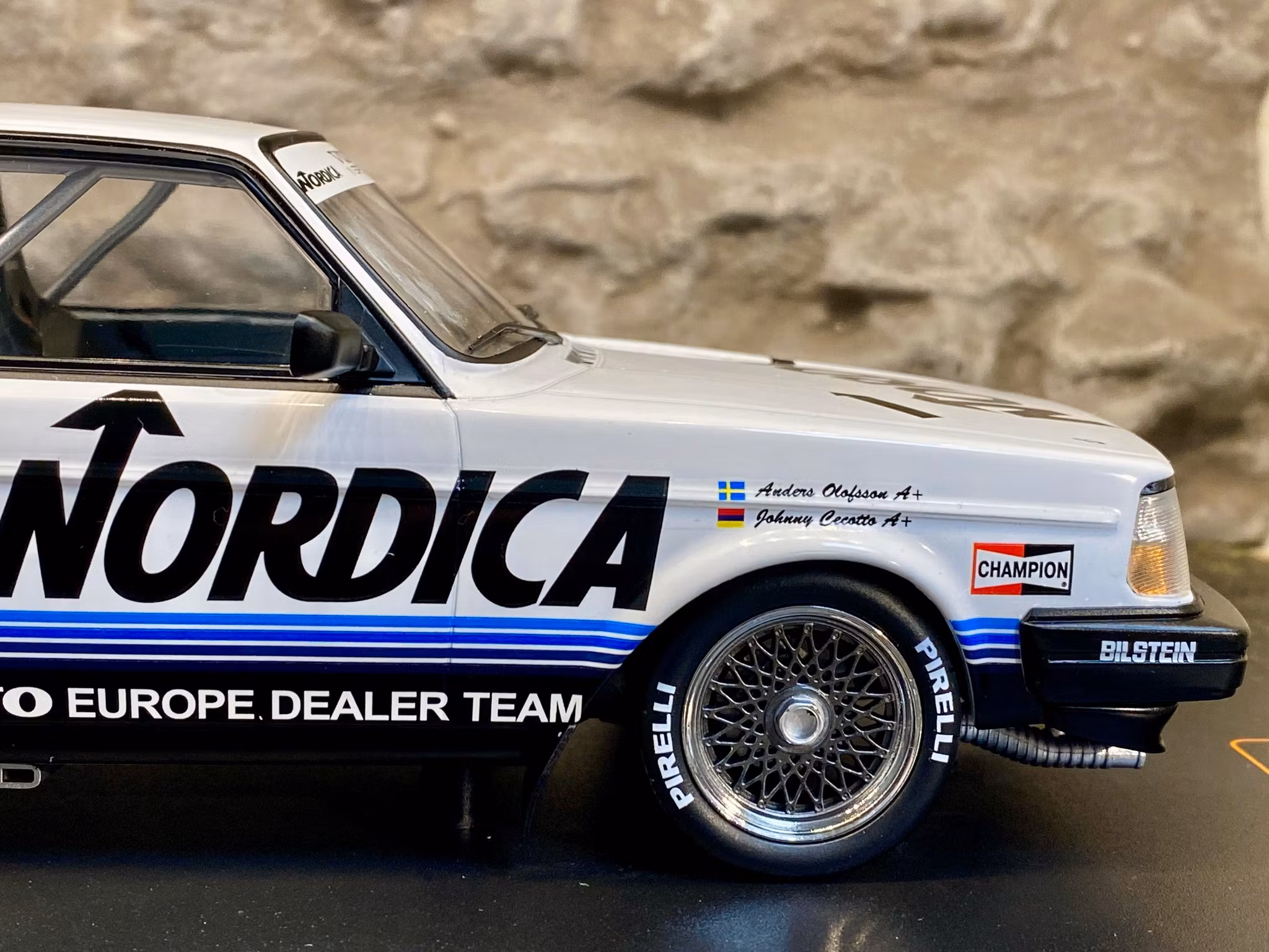 Skala 1/18 VOLVO 240 Turbo #1 Nordica ETCC, A Olofsson fr IXO Models