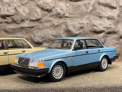 Skala 1/24 Volvo 240 GL, Blue, fr Nex models / Welly