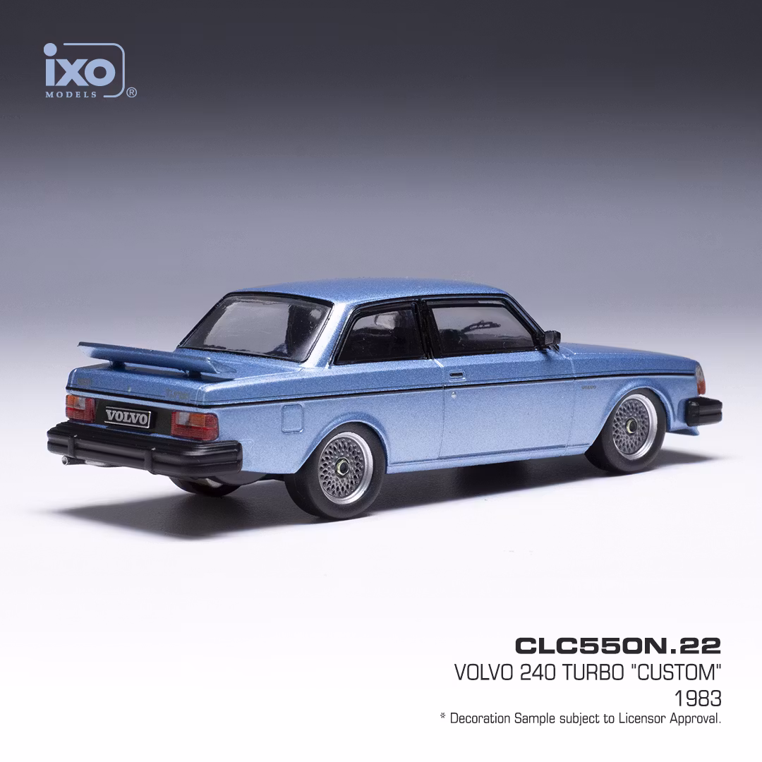 Skala 1/43 Volvo 240 Turbo Custom, Light blue met. 1983 fr IXO Models