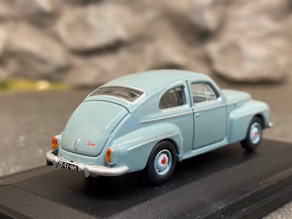 Skala 1/76 Volvo 544, Light blue från Oxford