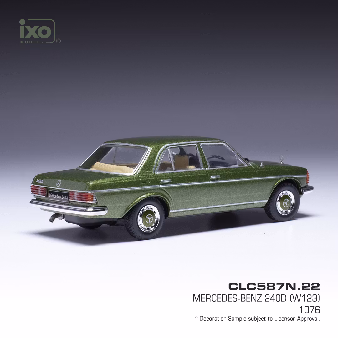 Liten skada på Låda, Skala 1/43 Mercedes-Benz 240D (W123) Green fr IXO Models