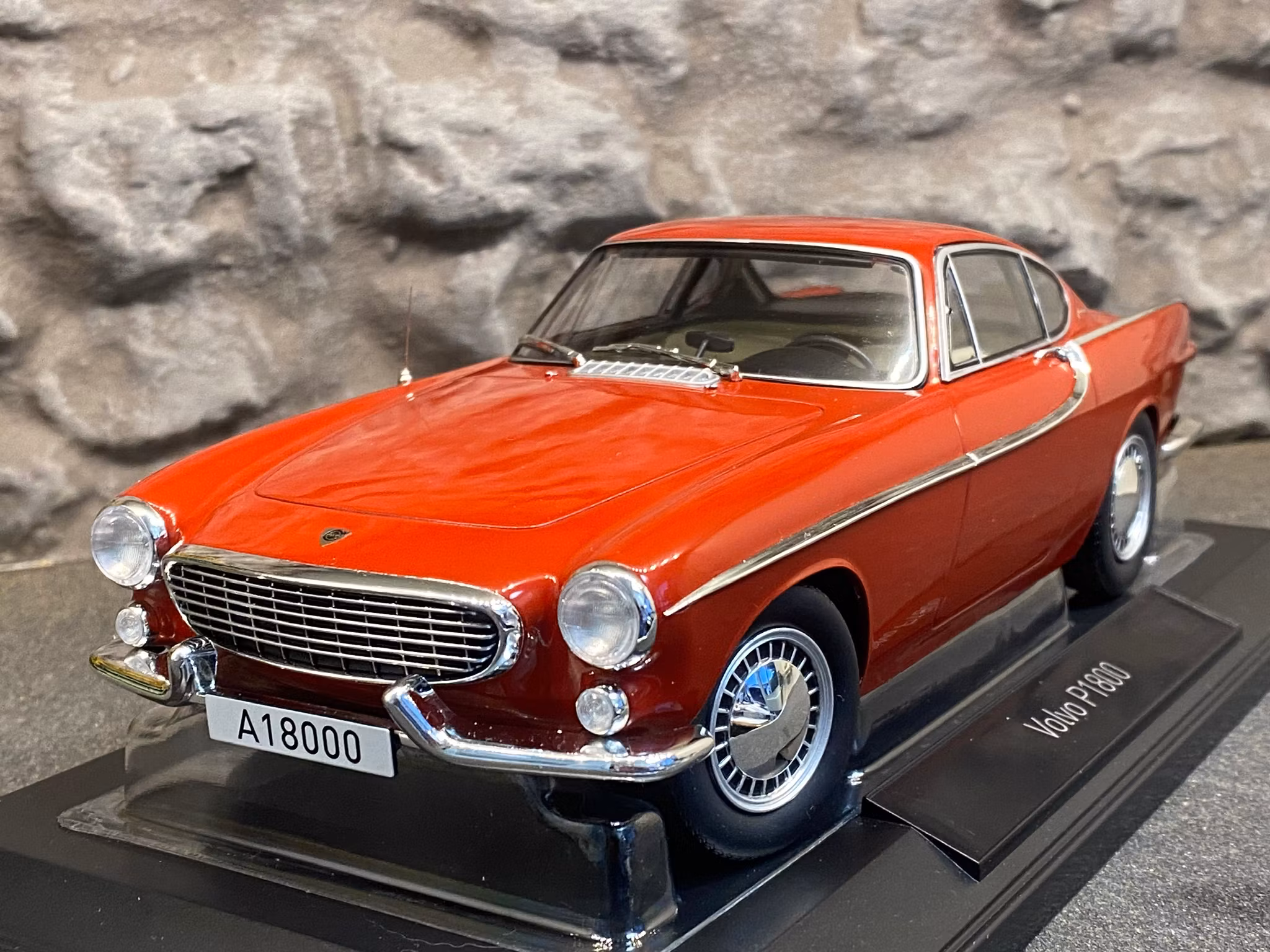 Skala 1/18 Volvo P1800 1961, Red fr Norev