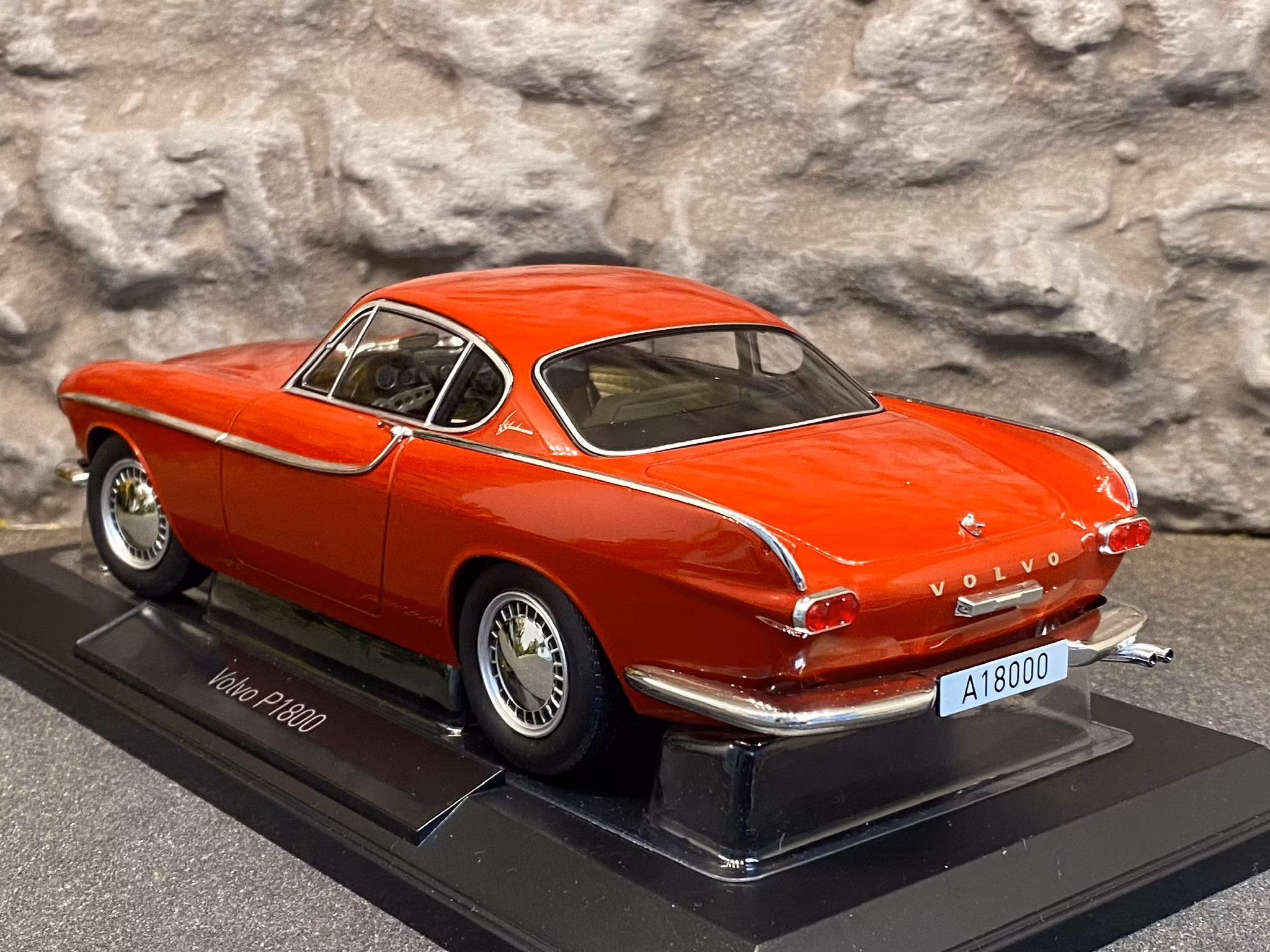 Skala 1/18 Volvo P1800 1961, Red fr Norev