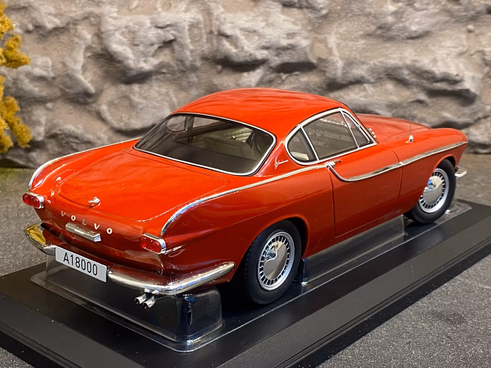 Skala 1/18 Volvo P1800 1961, Red fr Norev