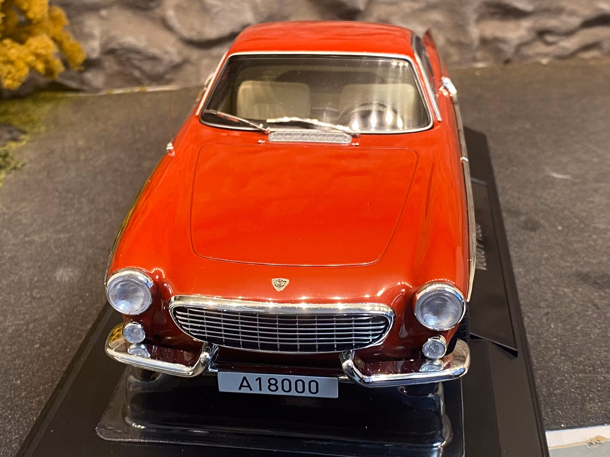 Skala 1/18 Volvo P1800 1961, Red fr Norev