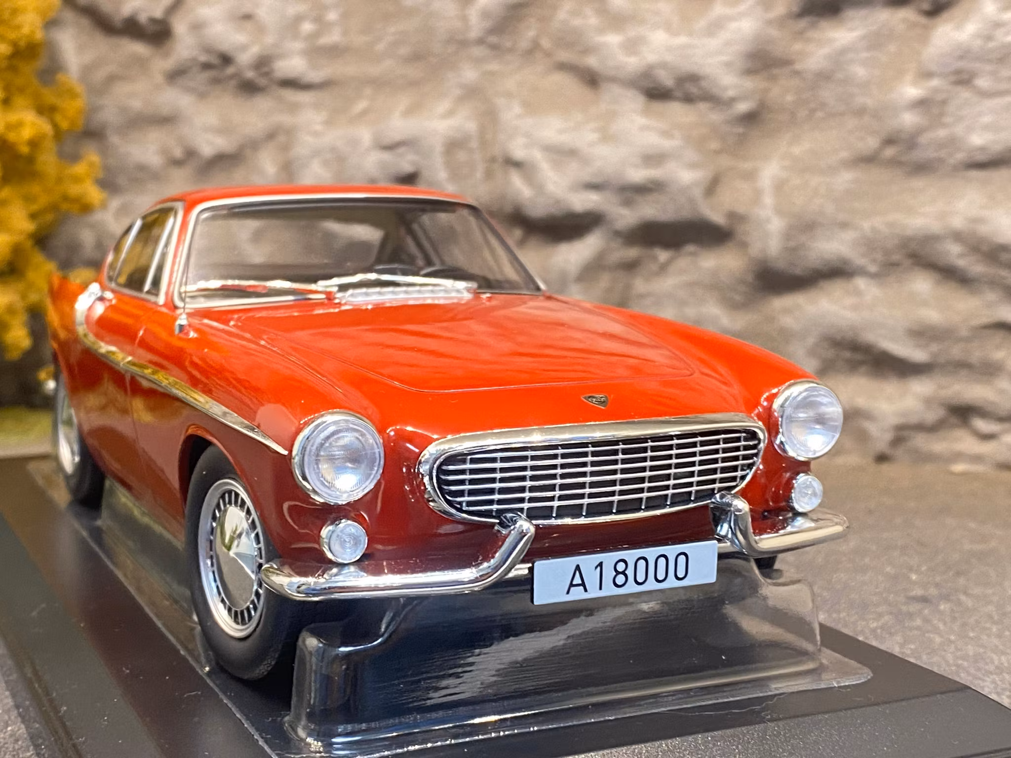 Skala 1/18 Volvo P1800 1961, Red fr Norev