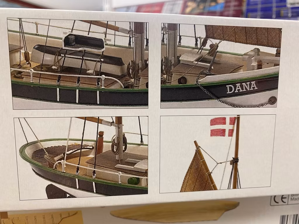 Skala 1/60 Building kit: Dana 200 fr Billing Boats - Plastic hull