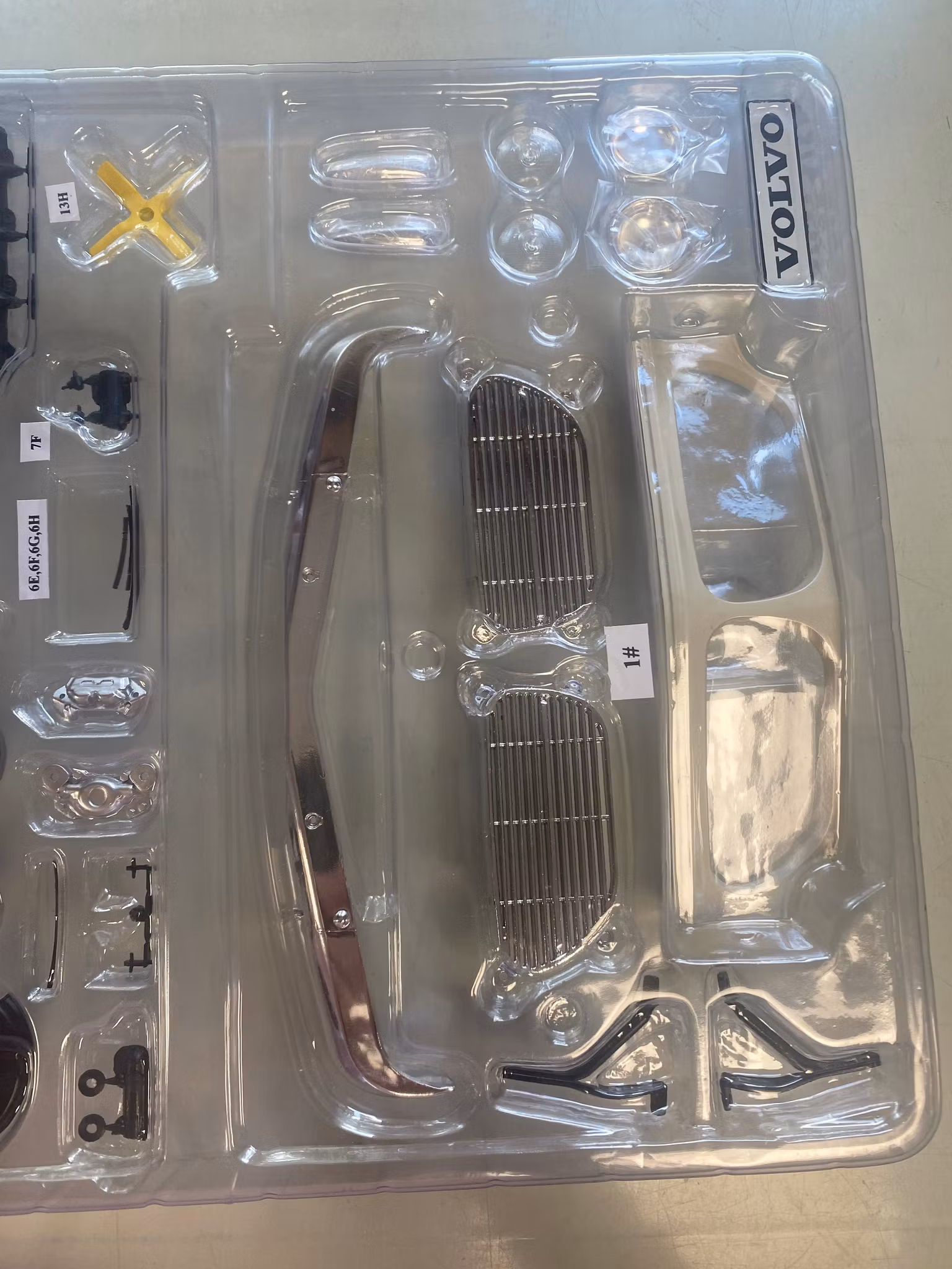 Beställ hem/Pre-order: Skala 1/8 Volvo 122S Amazon in metal, w light, etc. fr Ixo Collections - Diamant8