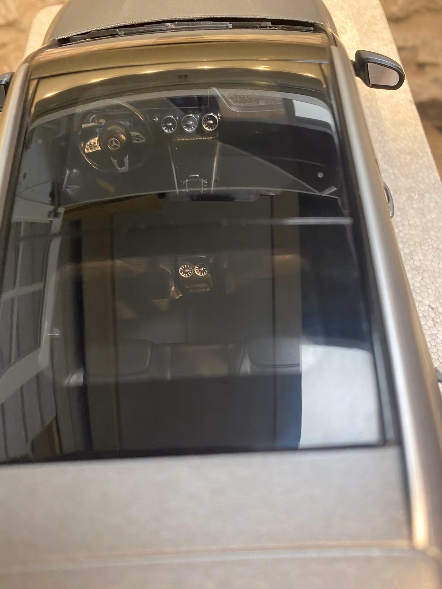 Skala 1/18 Mercedes-Benz EQA (H243) Matte Grey metallic fr NZG