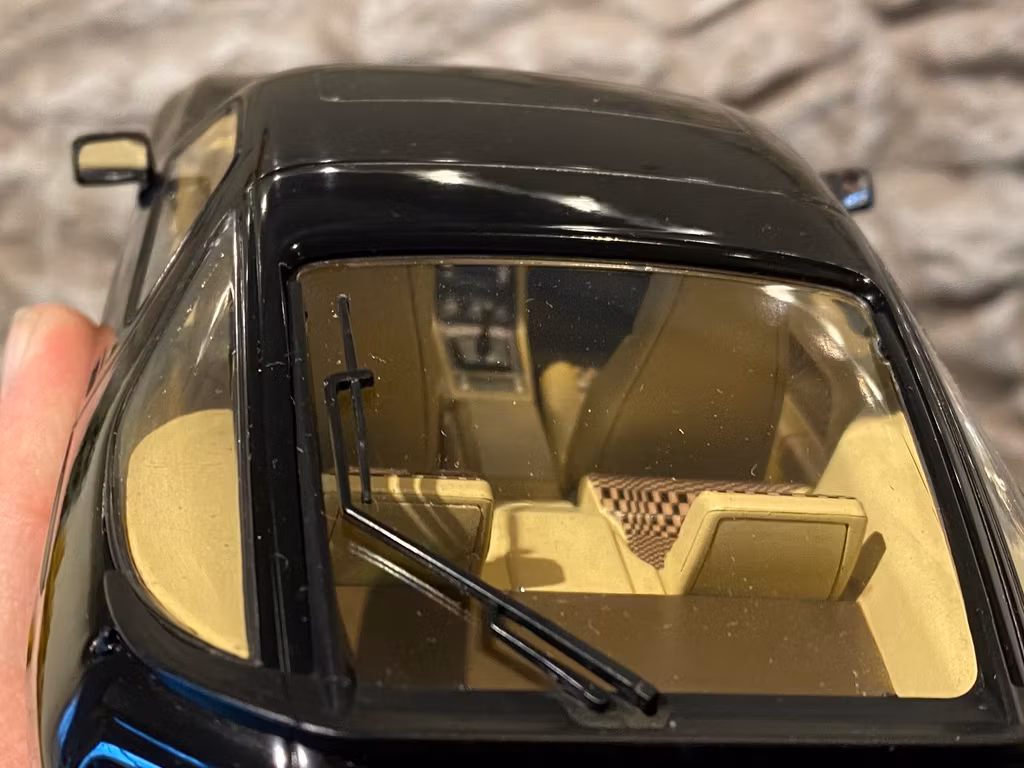 Skala 1/18 PORSCHE 928 S, Black fr MCG Model car Group