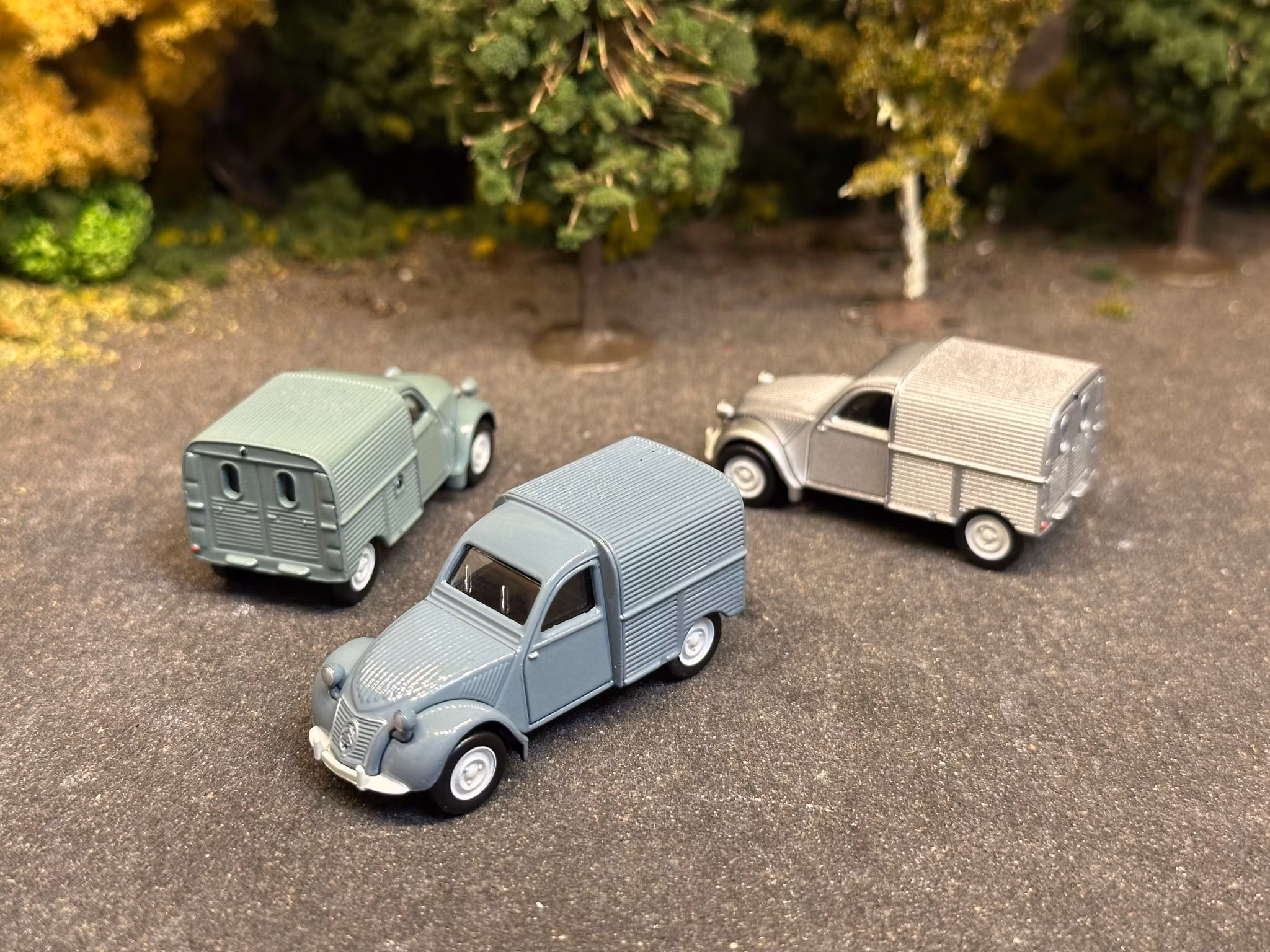 Skala 1/64 Citroen 2CV Fourgonette, green-gray fr NOREV
