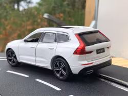 Skala 1/32 Volvo XC60, Vit, Vit kartong, från Tayumo