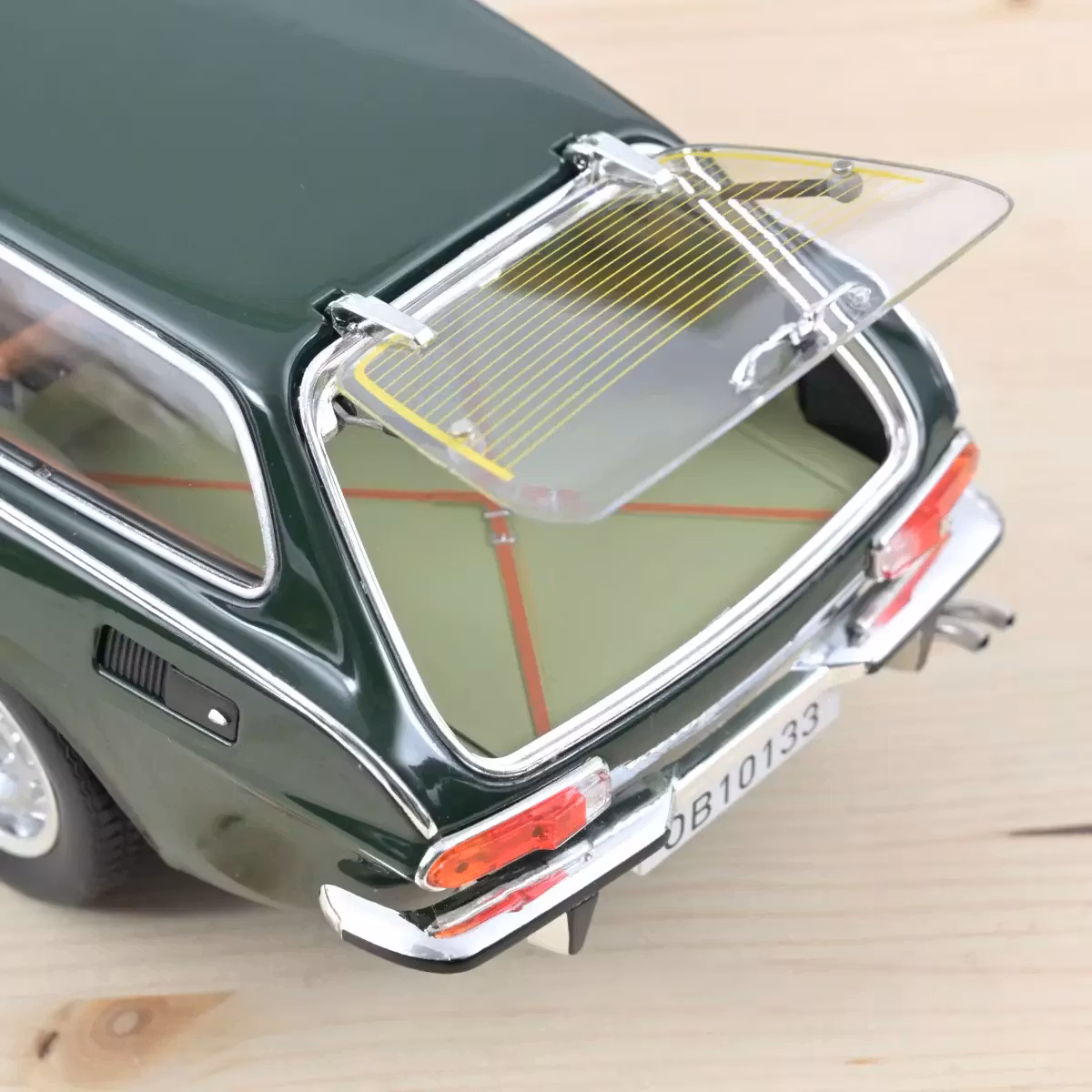 Skala 1/18 Volvo 1800 ES 1973 Dark Green fr Norev